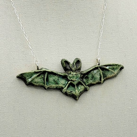 NEW large ceramic & silver BAT NECKLACE perfect goth witch HALLOWEEN gift 🎁 - Picture 3 of 7